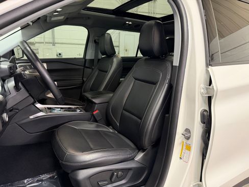 Certified 2023 Ford Explorer XLT w/ Equipment Group 202A AWD/4WD image 9