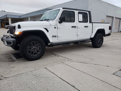 Used 2024 Jeep Gladiator Sport