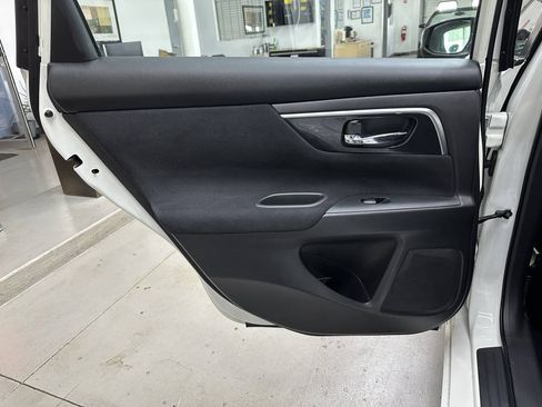 Used 2014 Nissan Altima 2.5 S w/ Display Audio Package FWD image 12