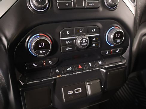 Used 2021 Chevrolet Silverado 1500 LT AWD/4WD image 7