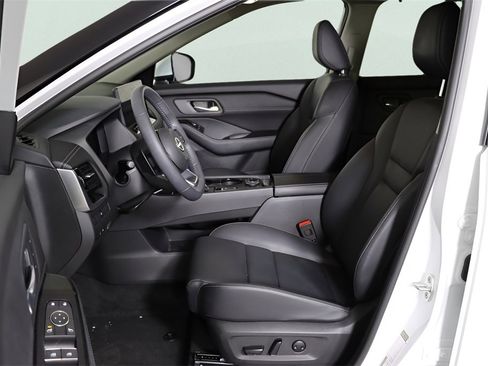 Used 2024 Nissan Rogue SL w/ SL Premium Package image 10