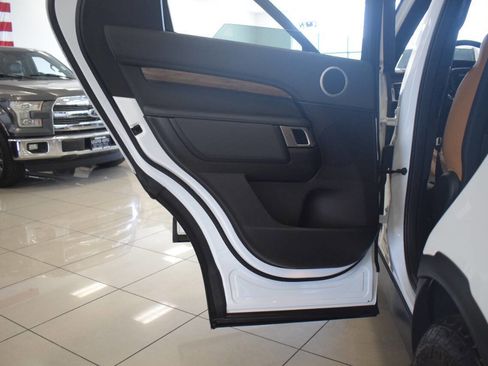 Used 2017 Land Rover Discovery HSE image 58