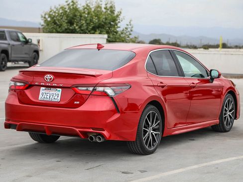 Used 2021 Toyota Camry SE FWD image 5