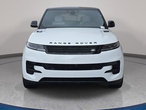Used 2025 Land Rover Range Rover Sport SE image 3