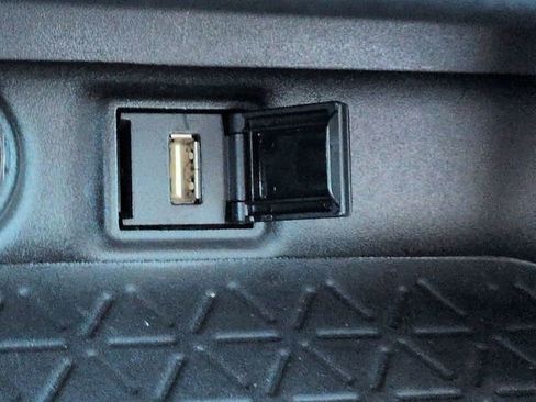 Used 2022 Toyota RAV4 XLE Premium image 22