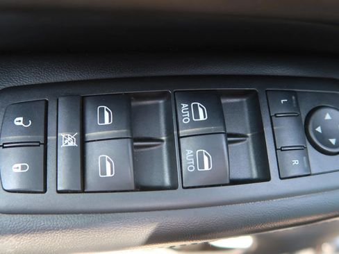 Used 2012 Jeep Grand Cherokee Laredo w/ Laredo E Group AWD/4WD image 27