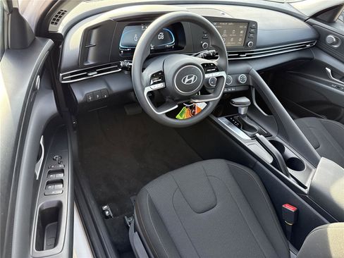 New 2026 Hyundai Elantra SE FWD image 8