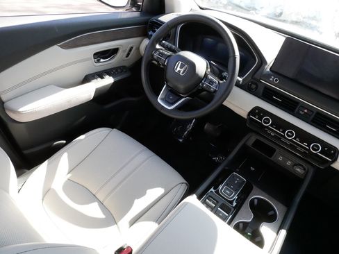 Certified 2026 Honda Pilot Elite image 9