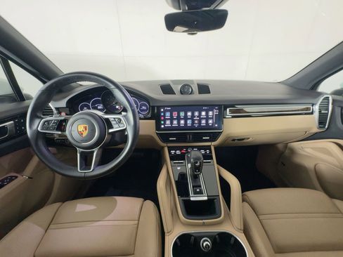Used 2023 Porsche Cayenne image 18