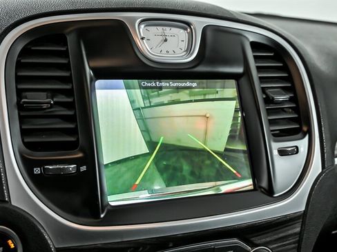 Used 2019 Chrysler 300 Touring RWD image 24