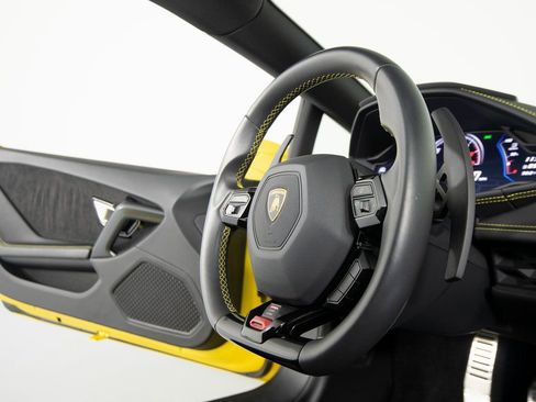 Used 2022 Lamborghini Huracan EVO image 34