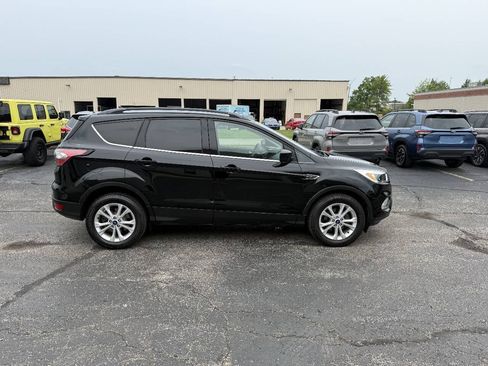 Used 2018 Ford Escape SE w/ SE Sync 3 Package FWD image 4