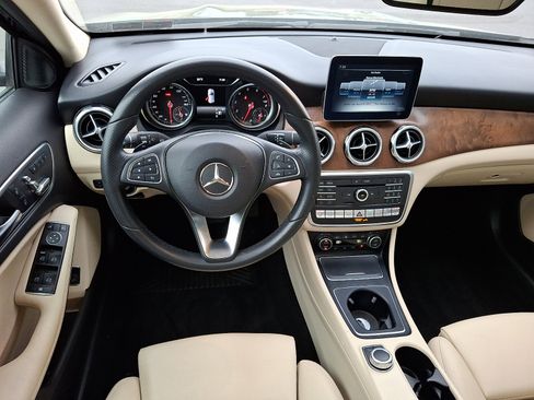 Used 2018 Mercedes-Benz GLA 250 4MATIC image 11
