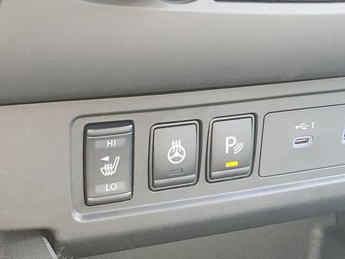 New 2026 Nissan Frontier SV w/ All-Weather Content Package AWD/4WD image 15