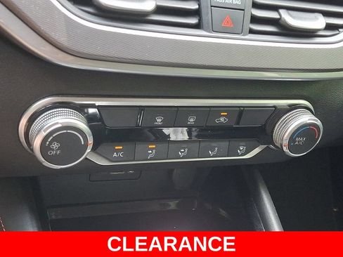 Used 2024 Nissan Altima 2.5 SR FWD image 16
