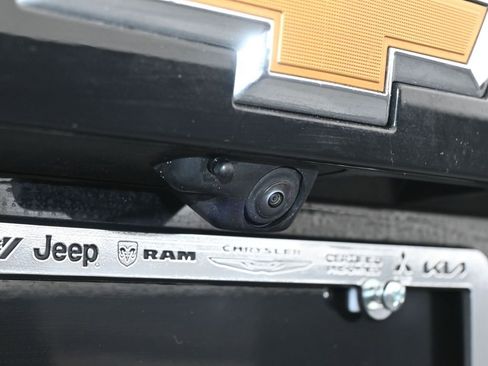 Used 2025 Chevrolet Traverse LT image 36