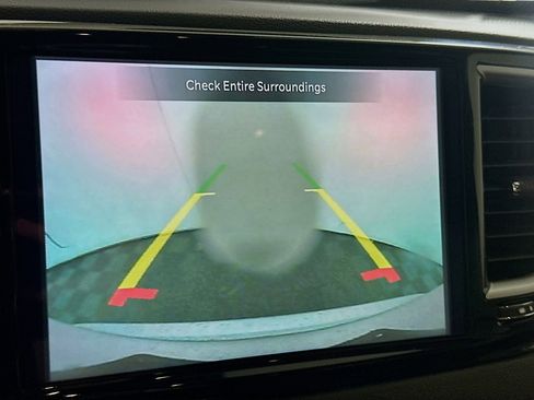 Used 2024 Chrysler Pacifica Touring-L image 22