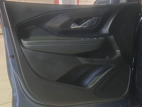 Used 2024 GMC Terrain SLE w/ Driver Convenience Package image 16