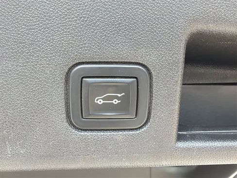 Used 2020 Chevrolet Equinox LT image 17