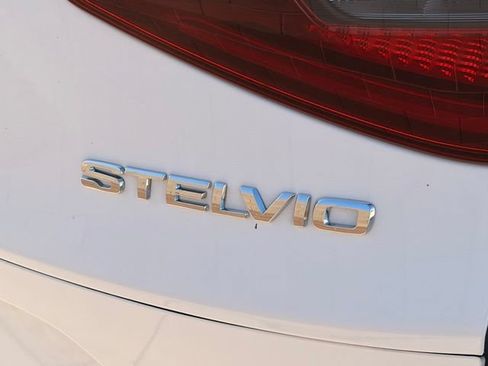 Used 2023 Alfa Romeo Stelvio Veloce AWD/4WD image 7