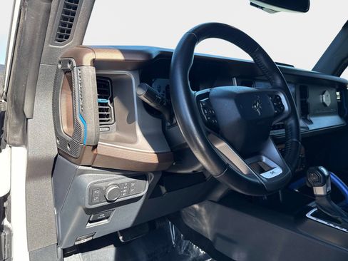 Used 2022 Ford Bronco Outer Banks image 17
