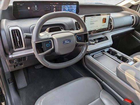 Used 2025 Ford Expedition Active AWD/4WD image 10