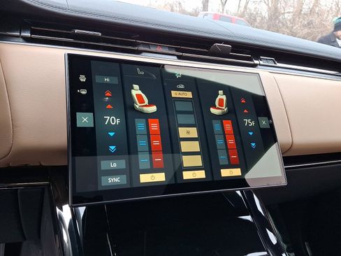 Used 2024 Land Rover Range Rover Sport SE image 18