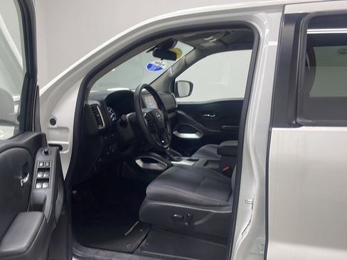 Used 2023 Nissan Frontier SV AWD/4WD image 2