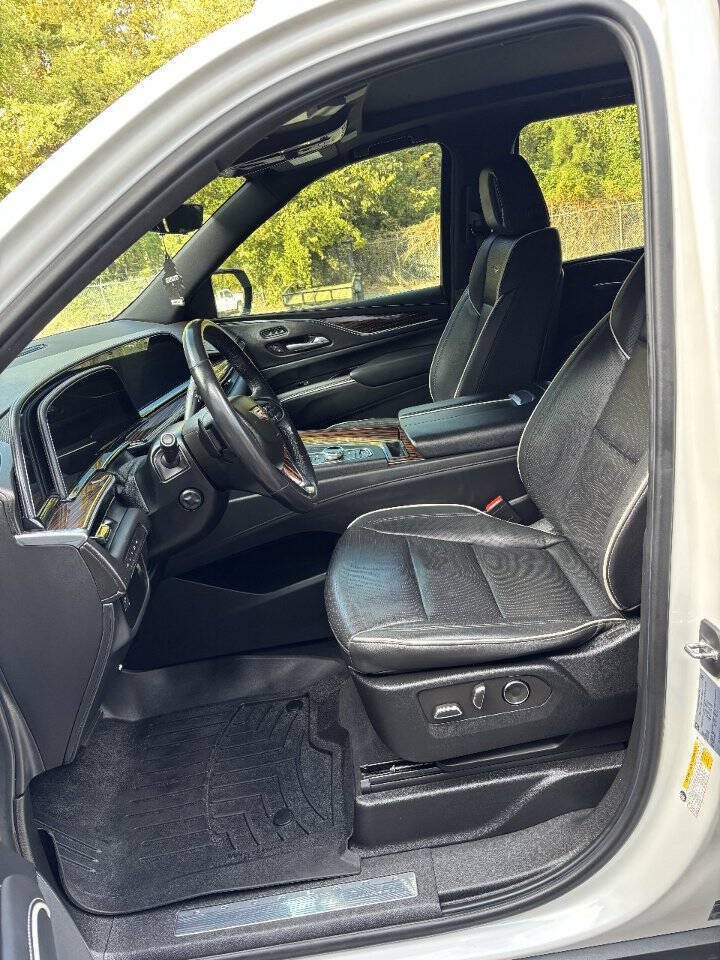 Used 2021 Cadillac Escalade Premium Luxury AWD/4WD image 8
