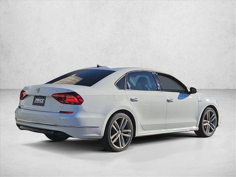 Used 2018 Volkswagen Passat 2.0T R-Line image 5