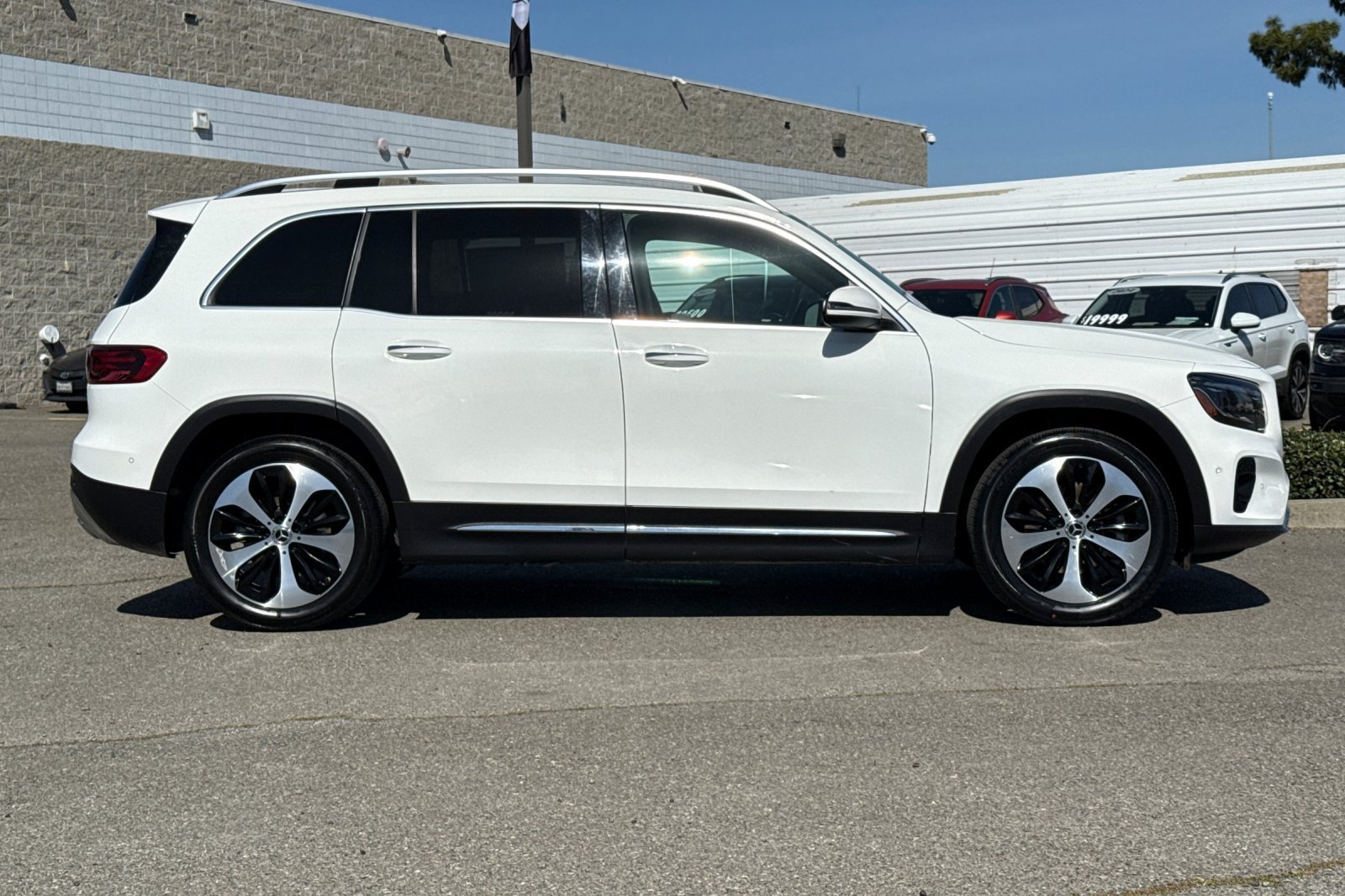 Used 2024 Mercedes-Benz GLB 250 image 3