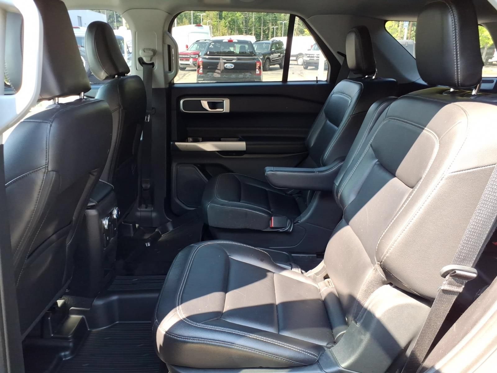 Used 2021 Ford Explorer XLT w/ Equipment Group 202A AWD/4WD image 32