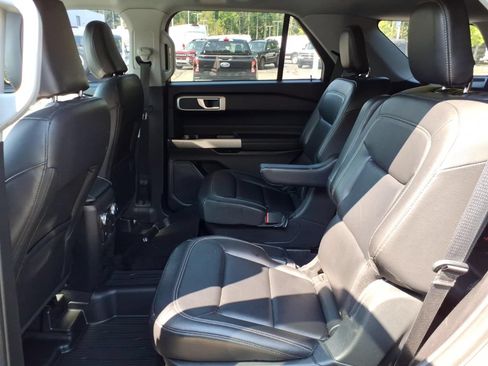 Used 2021 Ford Explorer XLT w/ Equipment Group 202A AWD/4WD image 32