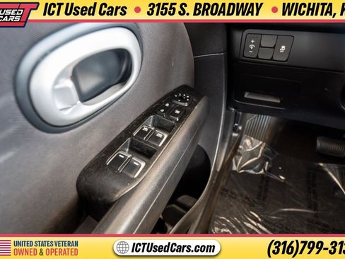 Used 2018 Kia Soul + FWD image 12