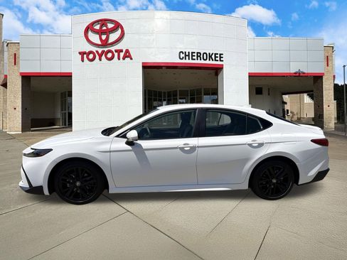 Used 2026 Toyota Camry SE w/ Convenience Package FWD image 8