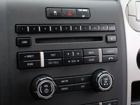 Used 2010 Ford F150 XLT image 26