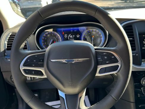 Used 2023 Chrysler 300 Touring w/ Sport Appearance Package image 17