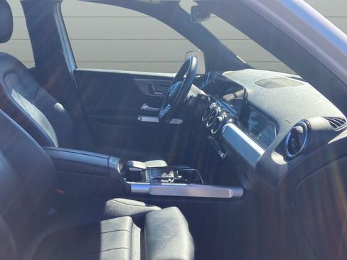 Used 2023 Mercedes-Benz GLB 250 4MATIC w/ Premium Package image 17