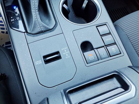 Used 2024 Toyota Highlander LE image 24