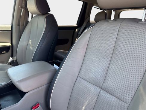 Used 2016 Kia Sedona EX FWD image 17