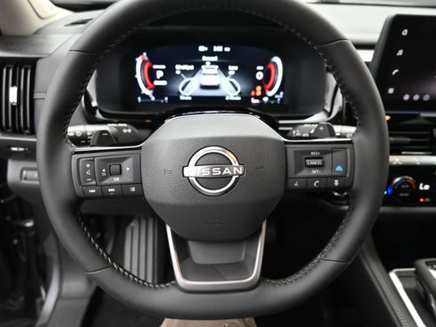 New 2026 Nissan Pathfinder Platinum FWD image 14