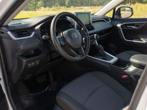 Used 2025 Toyota RAV4 XLE AWD/4WD image 10