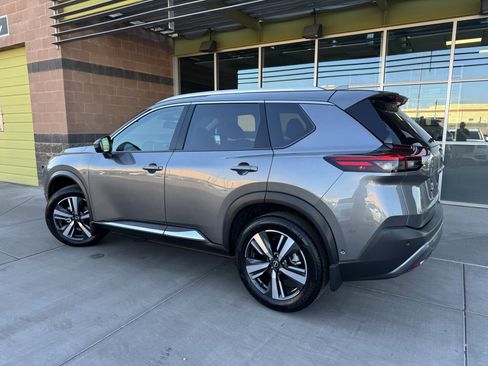 Used 2023 Nissan Rogue SL w/ SL Premium Package image 5