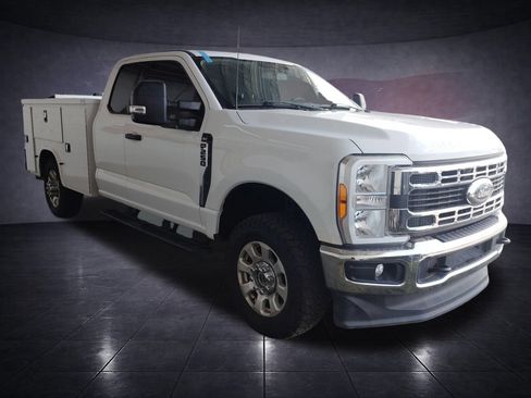 Used 2023 Ford F250 XLT AWD/4WD image 7