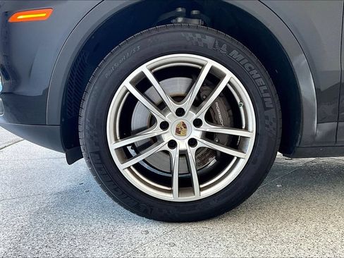 Used 2022 Porsche Cayenne AWD/4WD image 10