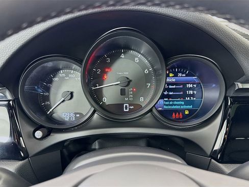 Certified 2025 Porsche Macan AWD/4WD image 17