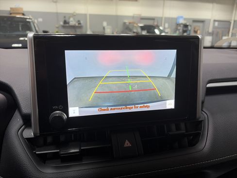 Used 2025 Toyota RAV4 XLE AWD/4WD image 18