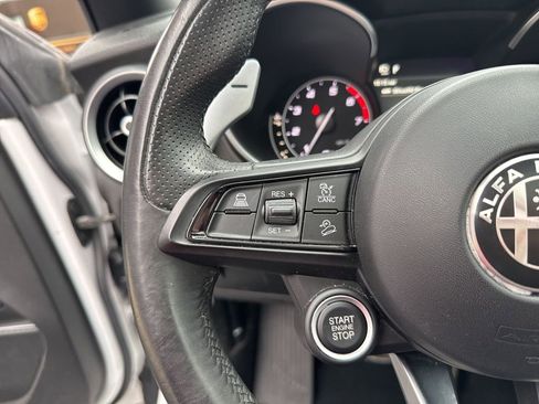 Used 2022 Alfa Romeo Stelvio Veloce AWD/4WD image 33