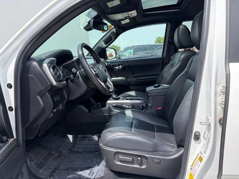 Used 2022 Toyota Tacoma Limited AWD/4WD image 15