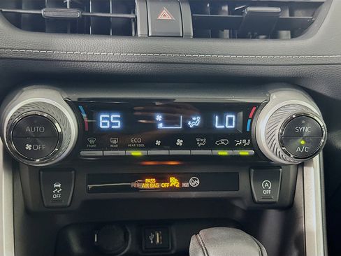 Used 2025 Toyota RAV4 XLE FWD image 24